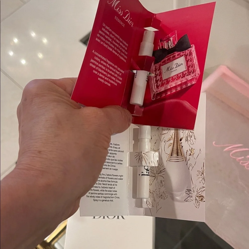 Dior Infinissime fragrance and beauty pouch Set - Picture 11 of 12
